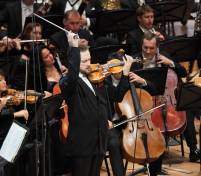 Скрипка и немножко нервно: о концерте ГАСО Республики Татарстан в честь дня рождения Шостаковича