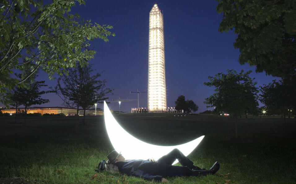 Из проекта «Частная луна». Вашингтон, США. 2012 ©Леонид Тишков