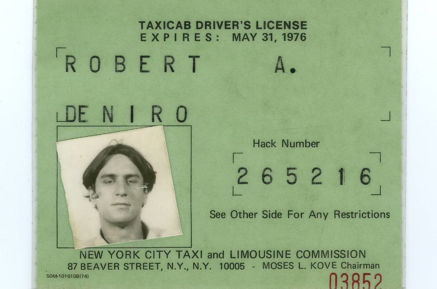 Чтобы вжиться в роль, Роберт де Ниро некоторое время по-настоящему работал таксистом.